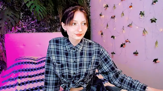 Kira  Cutie online show from July 3, 8:48 pm