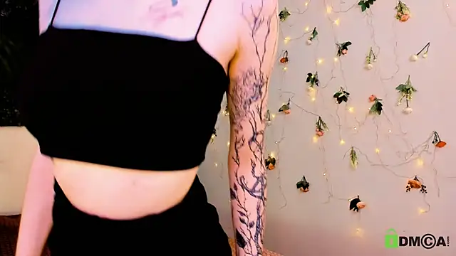 Kira  Cutie online show from May 15, 11:29 pm