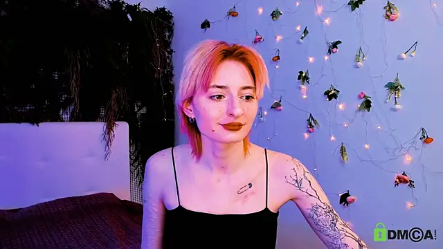 Kira  Cutie online show from May 15, 10:45 pm