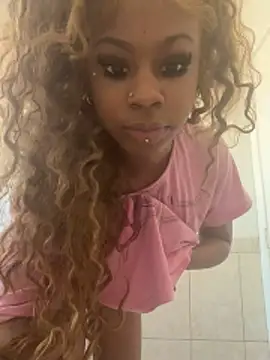 lailacustom online show from March 25, 5:05 pm