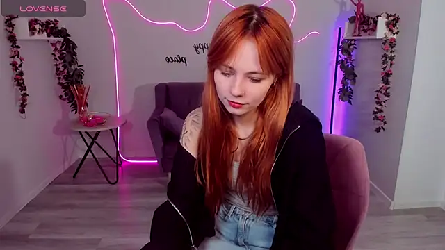 MiaSensitive online show from April 4, 6:23 am