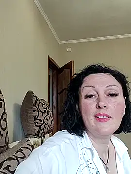 HelgaDennis online show from May 21, 3:32 pm