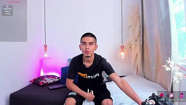 your d0ll1 online show from May 29, 1:09 pm