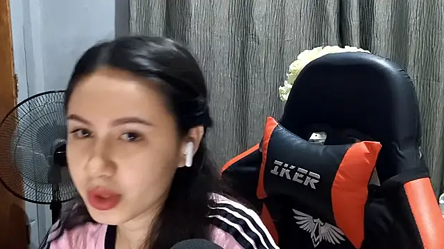 SeleneChiang online show from March 22, 11:16 am