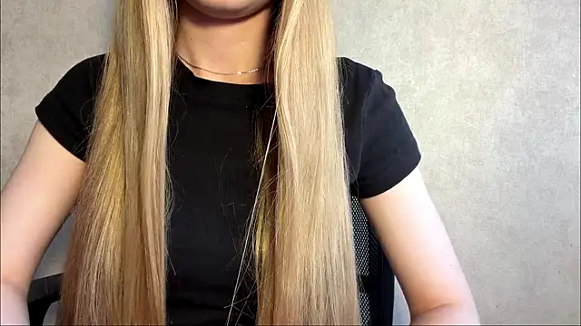 CarolineNine online show from June 18, 2:44 pm