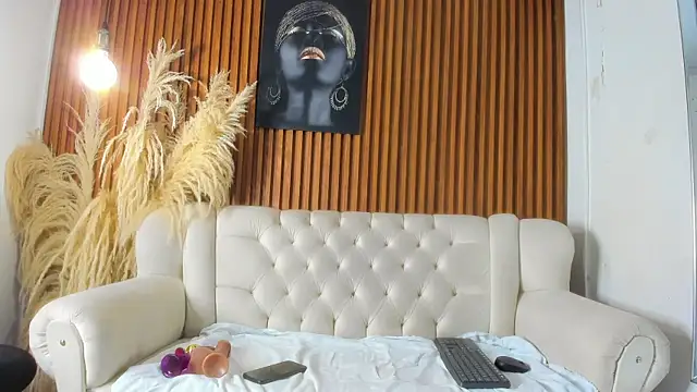 Brenda Thomp online show from June 13, 3:37 am