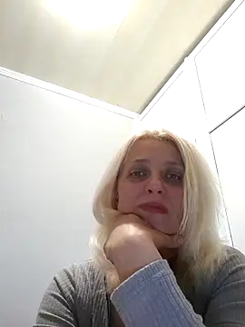 MiaLove183 online show from June 6, 11:38 am