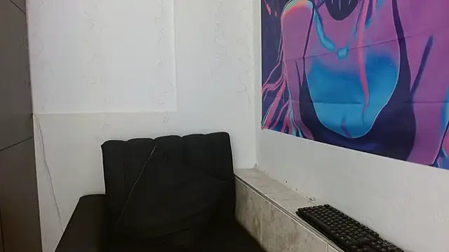 alessialux online show from May 17, 2:33 am