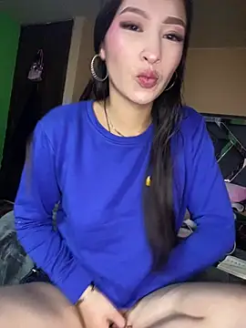 Itze Mua online show from May 21, 9:35 pm