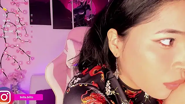 Isabellabills online show from May 30, 1:31 pm