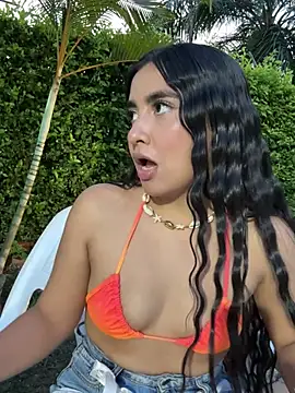 HaileyBiieber online show from April 11, 11:19 pm