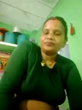 Shivani09900 online show from July 7, 3:09 am