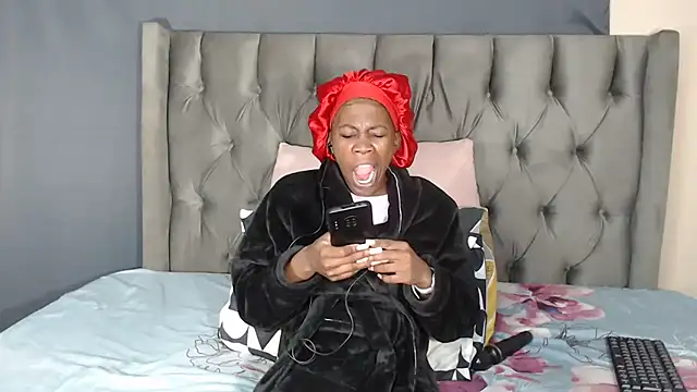Cybil Hearts online show from May 28, 3:15 am