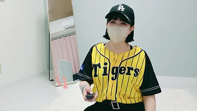 you chan1 online show from April 1, 8:59 am