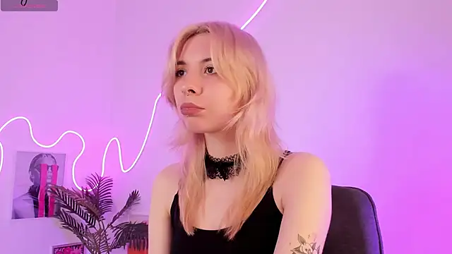 Camilla Evers online show from July 25, 2:02 pm