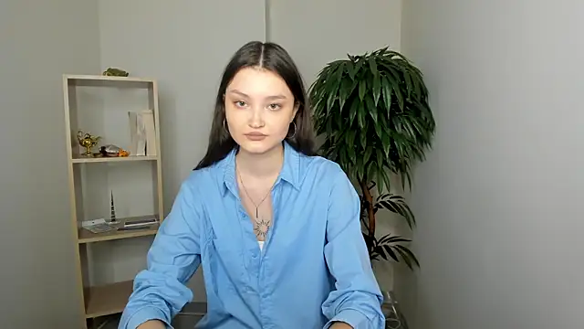 GussieGoold online show from March 24, 10:42 am