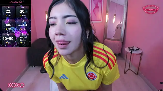 Soffi x x  online show from June 18, 9:14 am