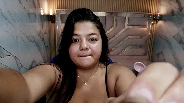 luna  r  online show from May 27, 3:14 am