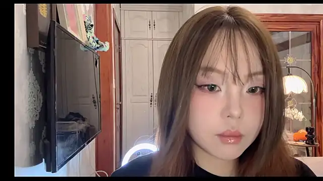 thelittlexx online show from May 30, 7:28 am