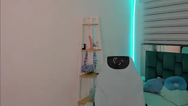 Sara Red X online show from May 22, 3:59 am