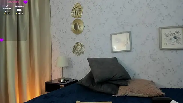 Martinacurvy  online show from July 8, 10:28 am