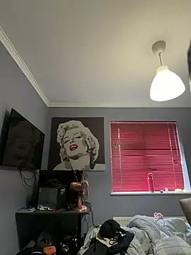 LolaSkyee online show from June 5, 6:52 am
