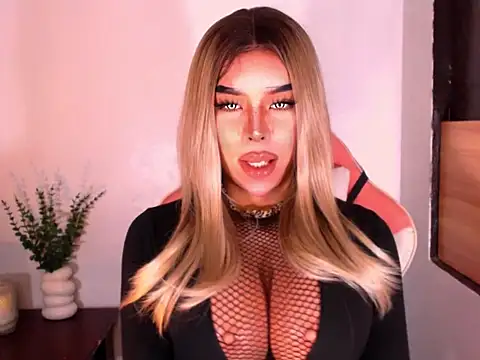 CyraHasABigCock online show from May 27, 1:57 am