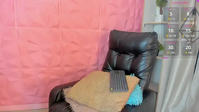 hannabackerr online show from May 21, 11:30 am