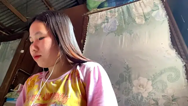 HelgaLoyer online show from April 2, 1:58 am