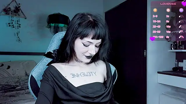 H3xD0ll online show from July 25, 9:27 am