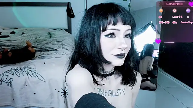 H3xD0ll online show from July 27, 9:39 am