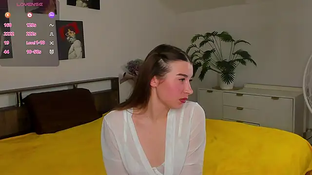 Nikki Hearts  online show from April 7, 6:32 pm