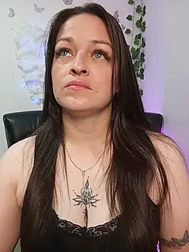 Isa bluee online show from July 25, 2:29 am