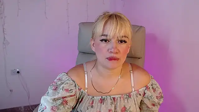 Carolina 2403 online show from May 23, 3:32 pm