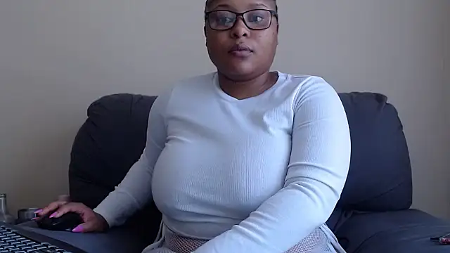 xxZoeyx online show from October 9, 9:35 am