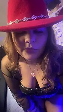 SaskiaDeluxe online show from April 6, 9:21 am