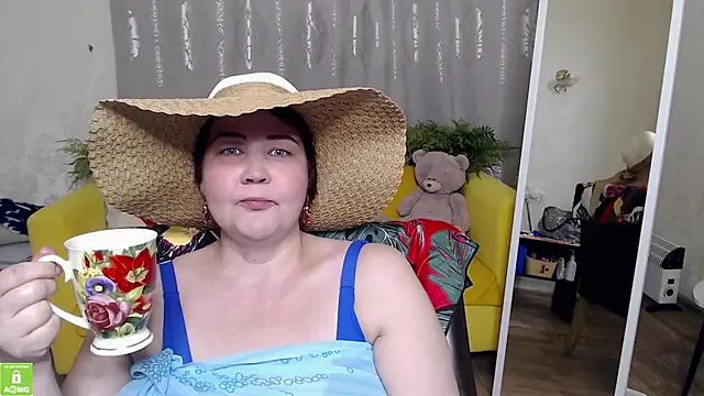 QUEEN02030 online show from May 29, 12:14 pm