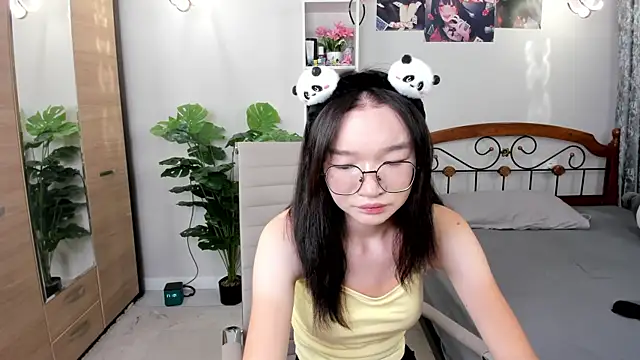 syuri sun online show from July 30, 2:18 pm