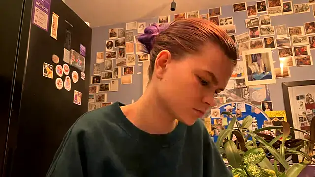 DarylLarrow online show from March 31, 5:24 pm