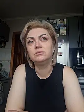 SylvieGold453 online show from May 1, 2:20 pm