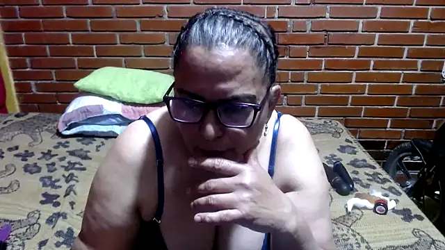 kristalmarelyn online show from June 7, 7:37 am