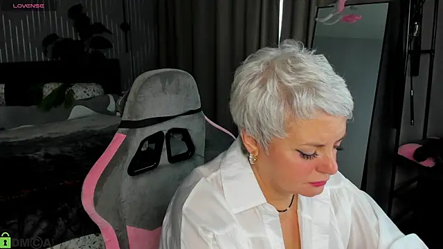 Linda Zef1r online show from May 2, 1:09 am