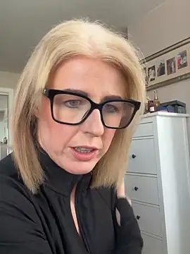 Laylaskyexx online show from April 14, 10:37 am