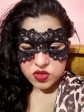 Maskedcurves online show from April 4, 5:50 am