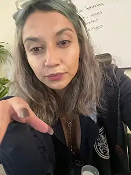 Isabella varella- online show from July 29, 1:11 pm