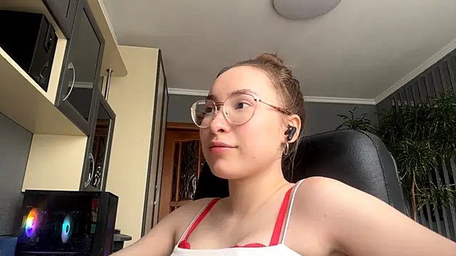 Milaissocute online show from April 23, 12:29 pm