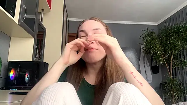 Milaissocute online show from April 28, 10:08 am