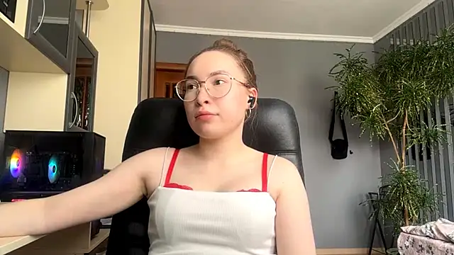 Milaissocute online show from April 23, 11:17 am