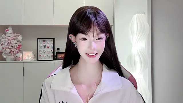 -Moonshine online show from April 9, 10:20 am