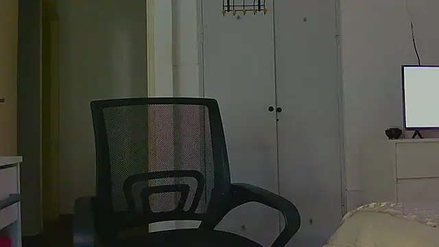 petitebelu online show from July 28, 8:52 pm